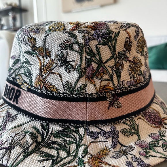 Brand new D-Bobby Dior Herbarium Panama
971 Multicolore
Size 57 - Picture 10 of 11